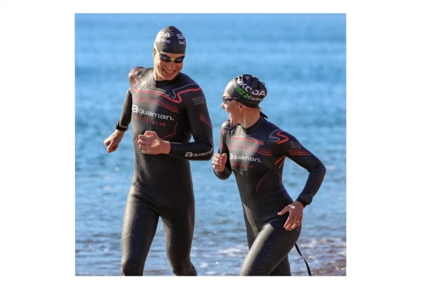 Produit Reconditionné - Combinaison Néoprène Femme Aquaman Bionik Lady 2021 Noir / Rouge 2 Produit Reconditionné - Combinaison Néoprène Femme Aquaman Bionik Lady 2021 Noir / Rouge – Image 2