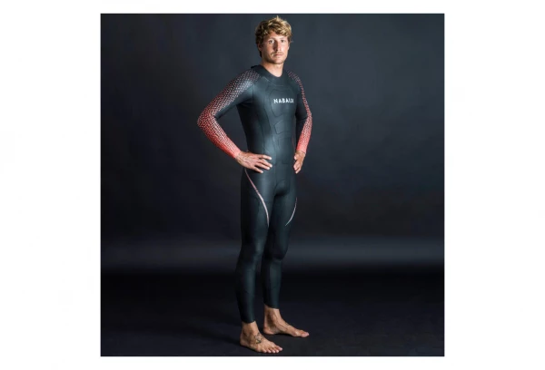 Nabaiji Combinaison De Natation Nabaji Néoprène OWS 900 Noir / Rouge 2 Nabaiji Combinaison De Natation Nabaji Néoprène OWS 900 Noir / Rouge – Image 2